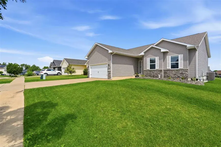 8709 Aldridge Dr SW, Cedar Rapids, IA 52404 - #2