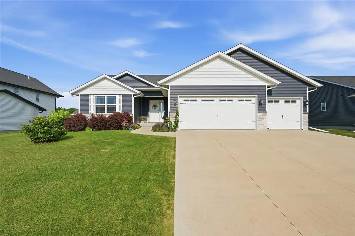 865 Prairie St, North Liberty, IA 52317 - #1
