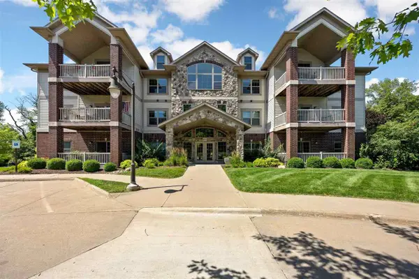852 Foster Rd, Iowa City, IA 52245