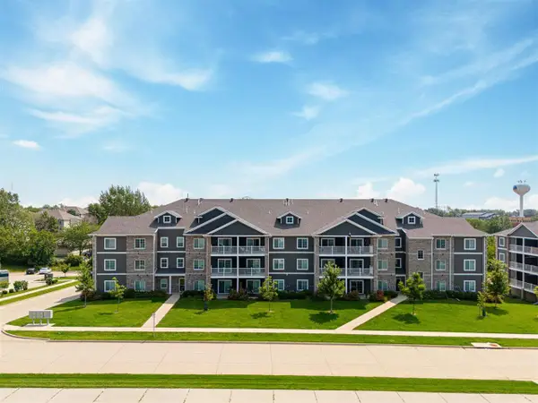 2863 Spring Rose Cir, Coralville, IA 52241