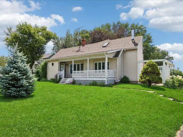 4975 Sharon Center Rd SW, Sharon Center, IA 52240