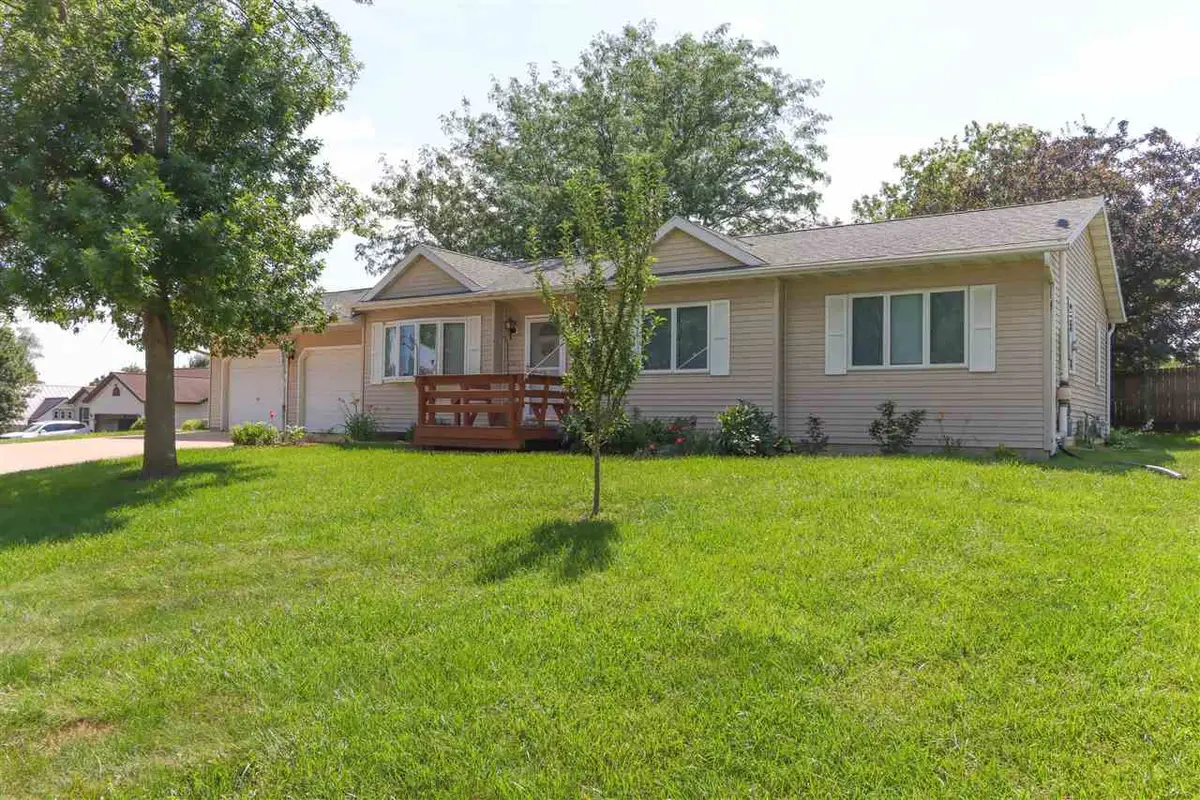 2322 27th SW, Cedar Rapids, IA 52404 - #1