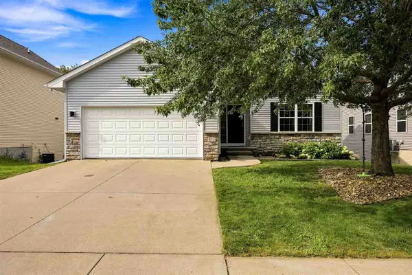 823 McCollister Ct, Iowa City, IA 52240