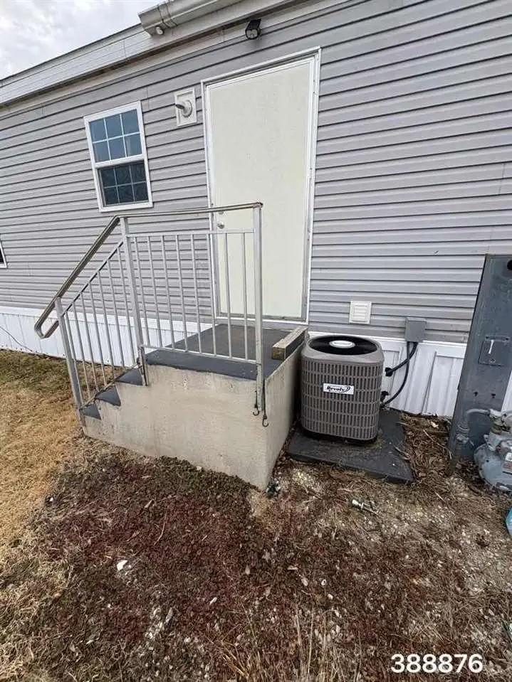 3451 Bristol Road, Waterloo, IA 50701 - #1