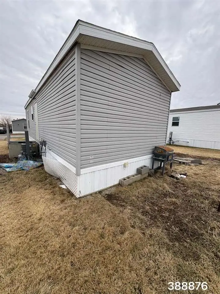 3451 Bristol Road, Waterloo, IA 50701 - #3