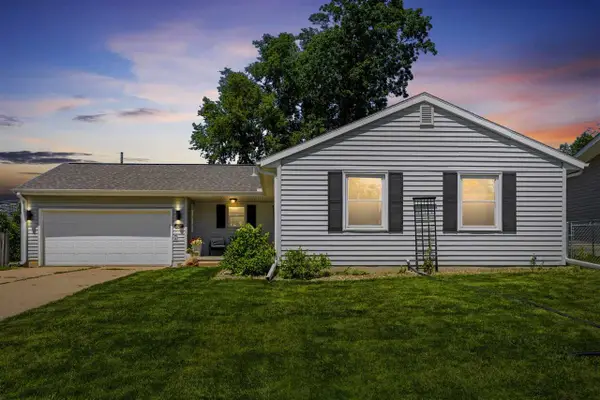 1320 Country Club Dr, Marion, IA 52302
