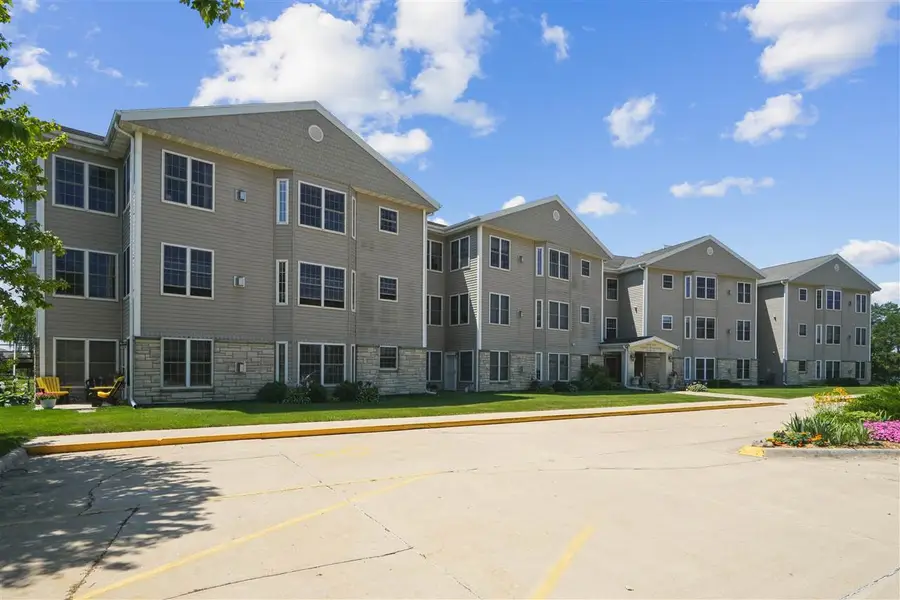 1701 130th St, Anamosa, IA 52205 - #2