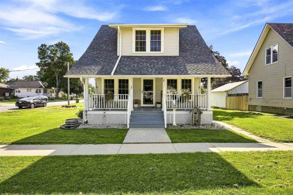 210 Walnut St, Tipton, IA 52772 - #1