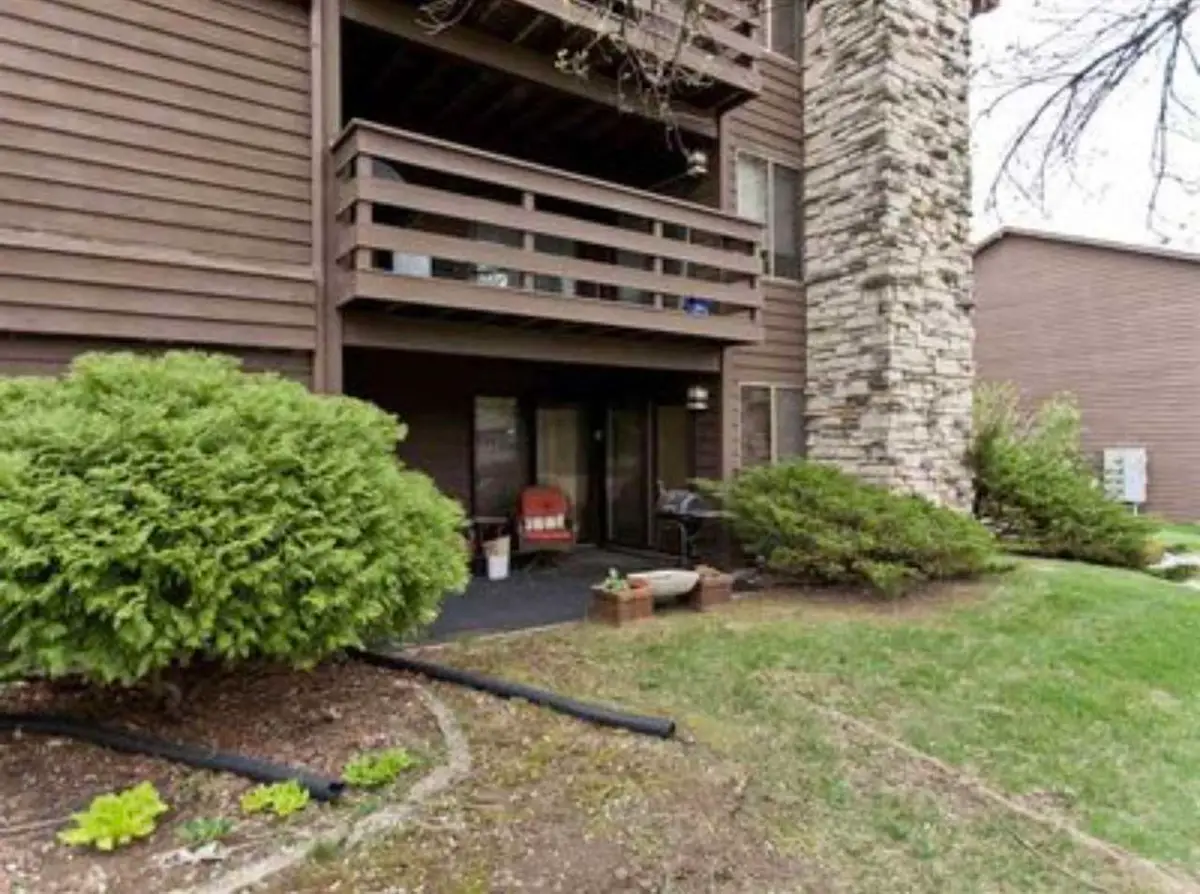 1705 Lynncrest Dr, Coralville, IA 52241 - #1