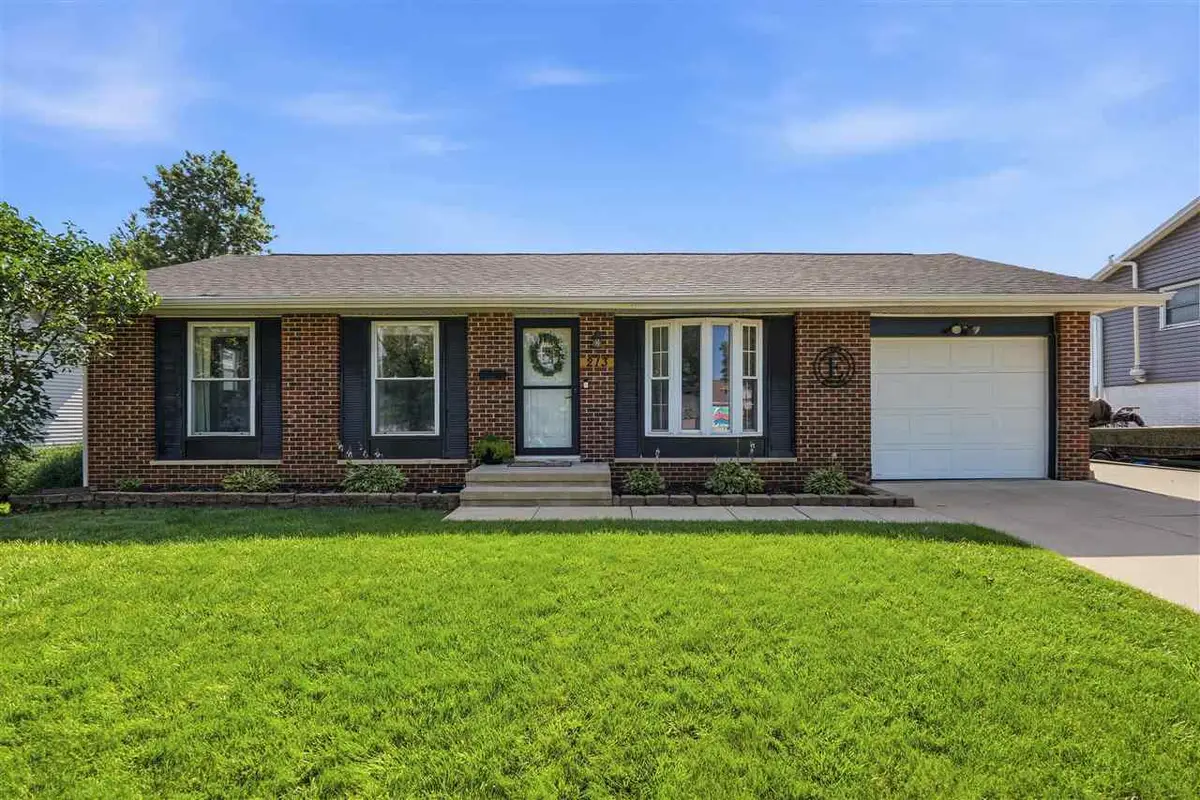 213 Hanover Rd SW, Cedar Rapids, IA 52404 - #1
