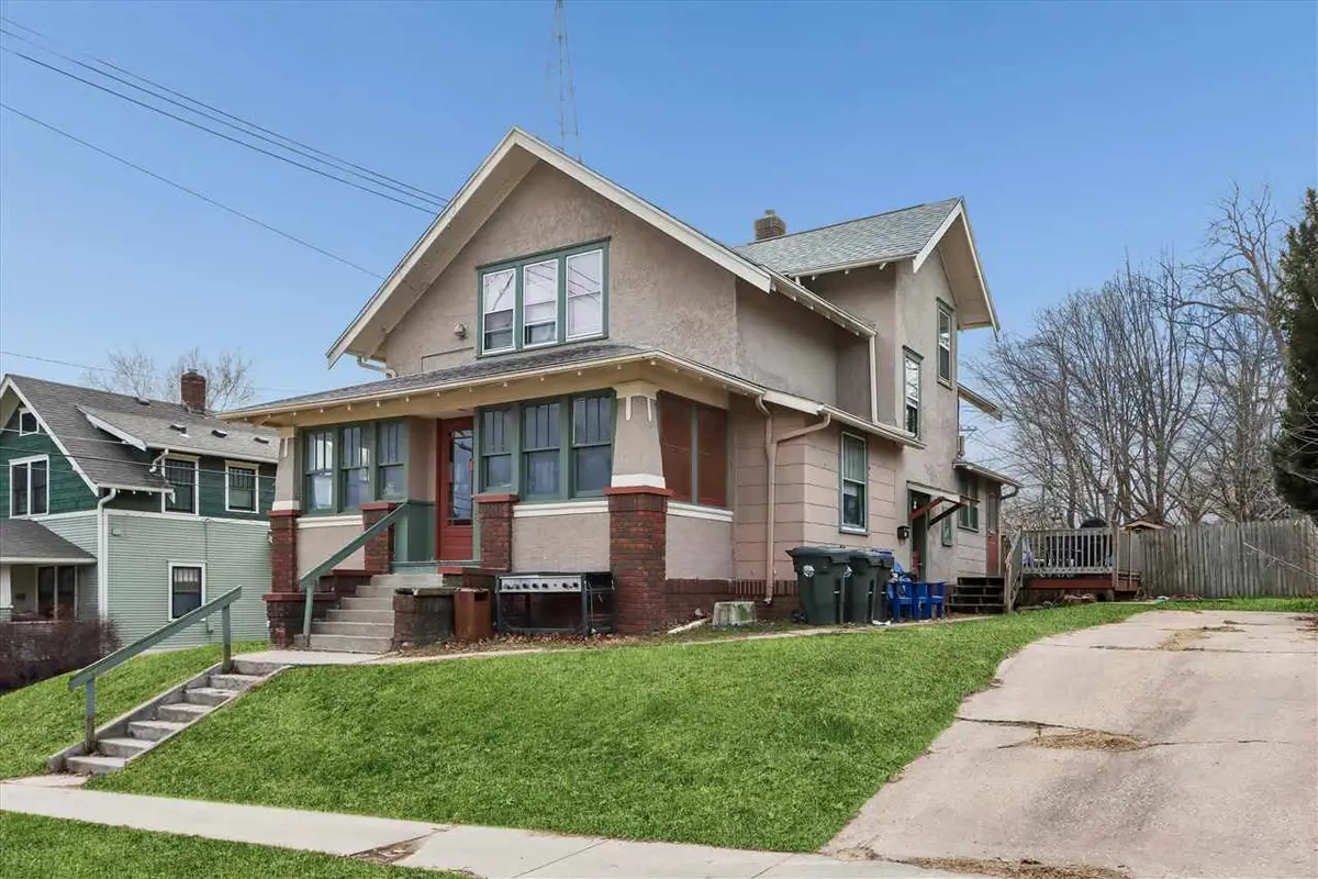 727 N Dodge Street, Iowa City, IA 52245 - #1