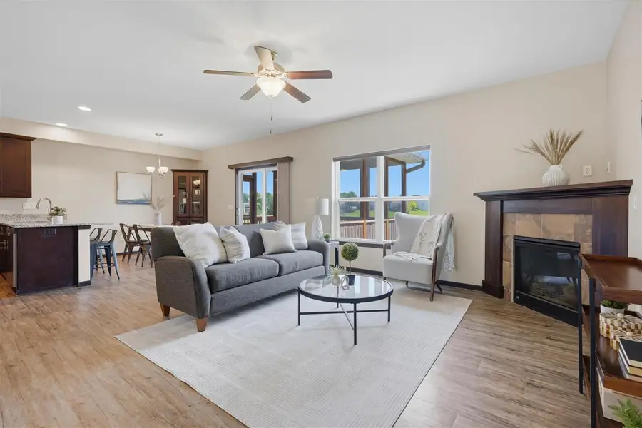 2233 E Grantview Dr, Coralville, IA 52241 - #2