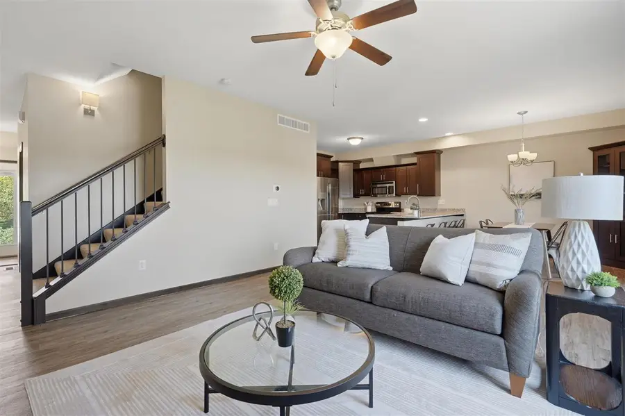 2233 E Grantview Dr, Coralville, IA 52241 - #3