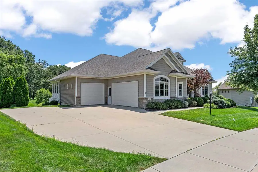 713 Sherwood, Iowa City, IA 52245 - #3