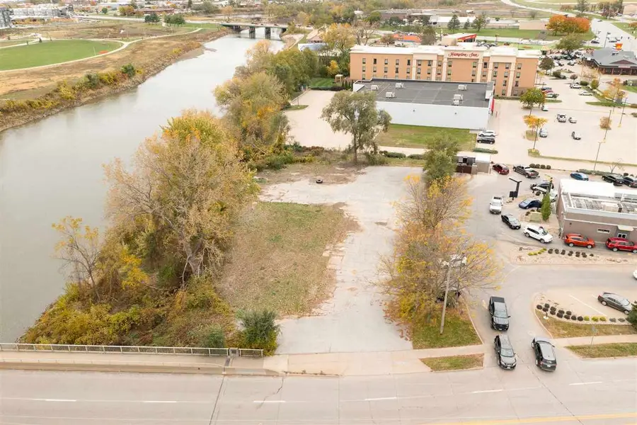 21 W Benton St, Iowa City, IA 52246 - #3