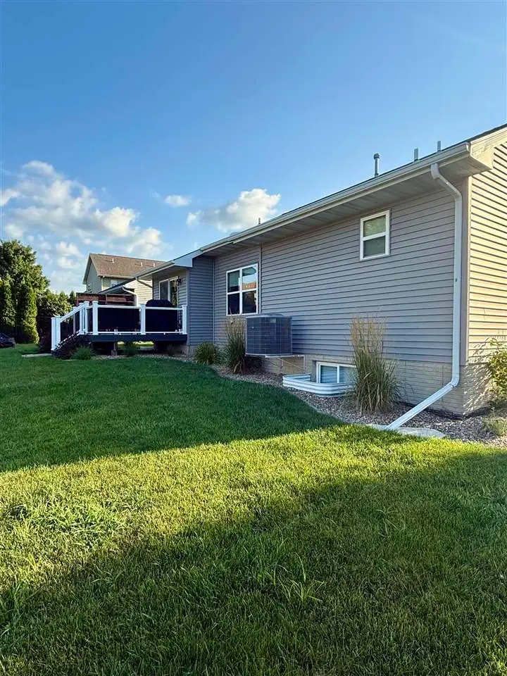 1864 Mackinaw Dr, Iowa City, IA 52245 - #3