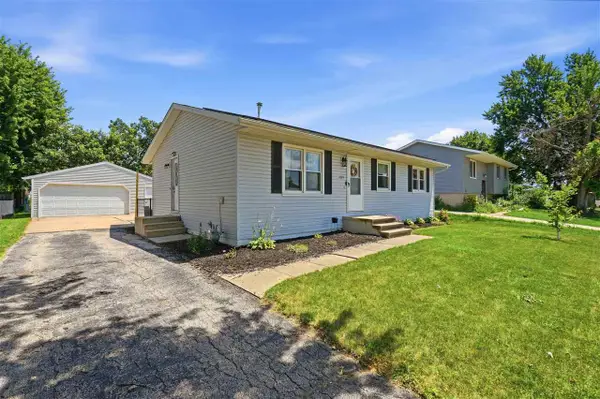 3201 2nd St, Marion, IA 52302