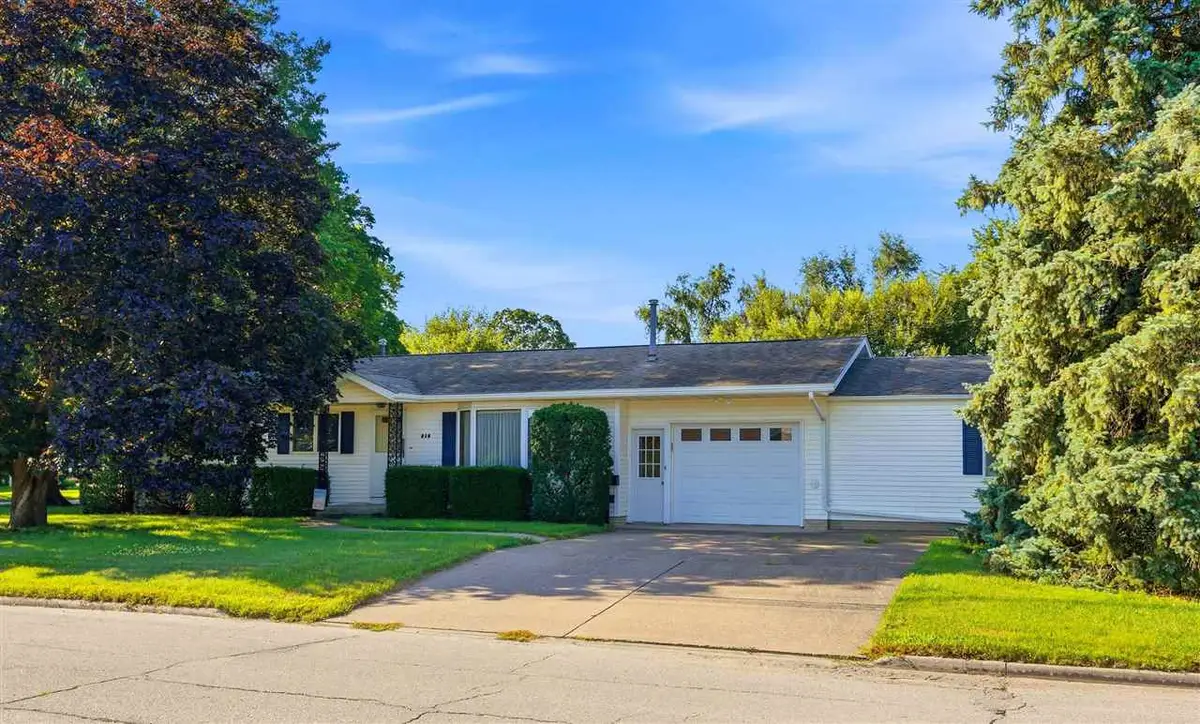 515 E 11th St., Washington, IA 52353 - #1