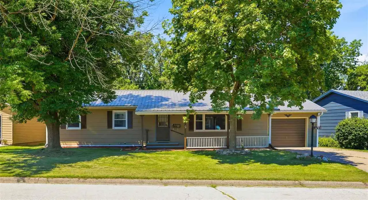 1133 Oakview Dr, Columbus Junction, IA 52738 - #1