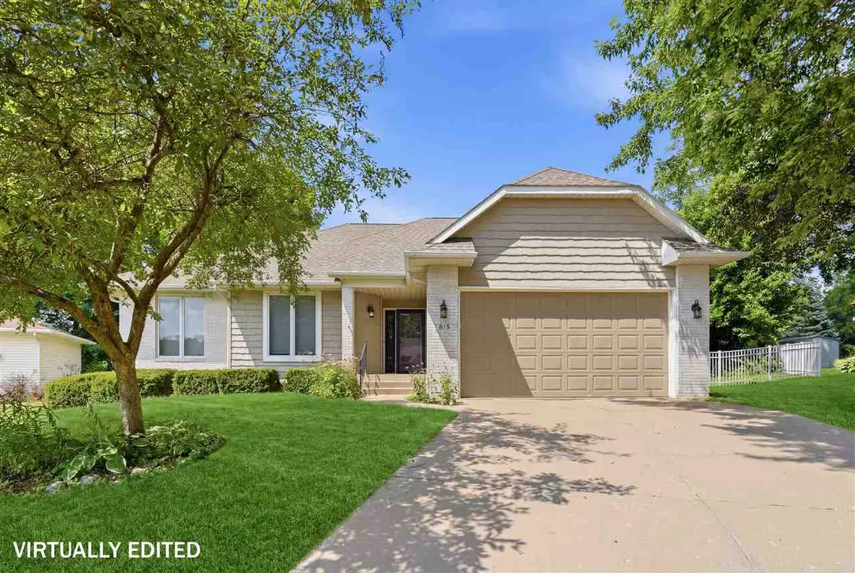 315 Wood Creek Ln, Muscatine, IA 52761 - #1
