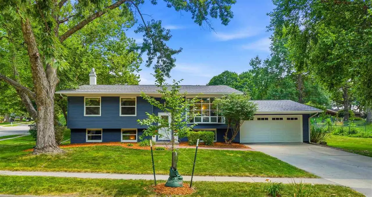 152 N Westminster St, Iowa City, IA 52245 - #1