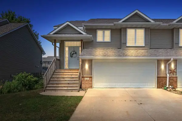 137 S Park Ridge Rd, North Liberty, IA 52317