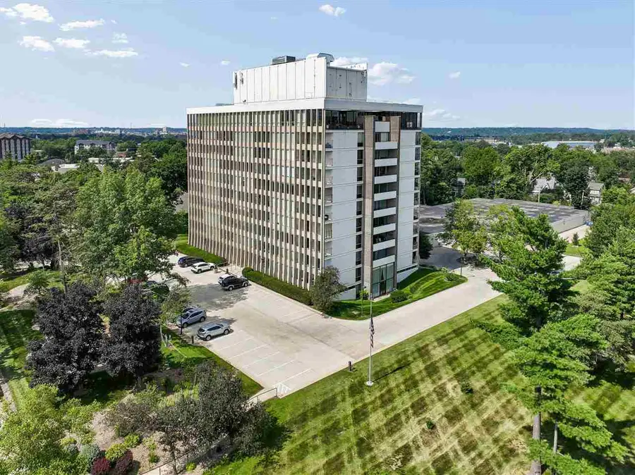 2222 NE 1st Ave, Cedar Rapids, IA 52402 - #2