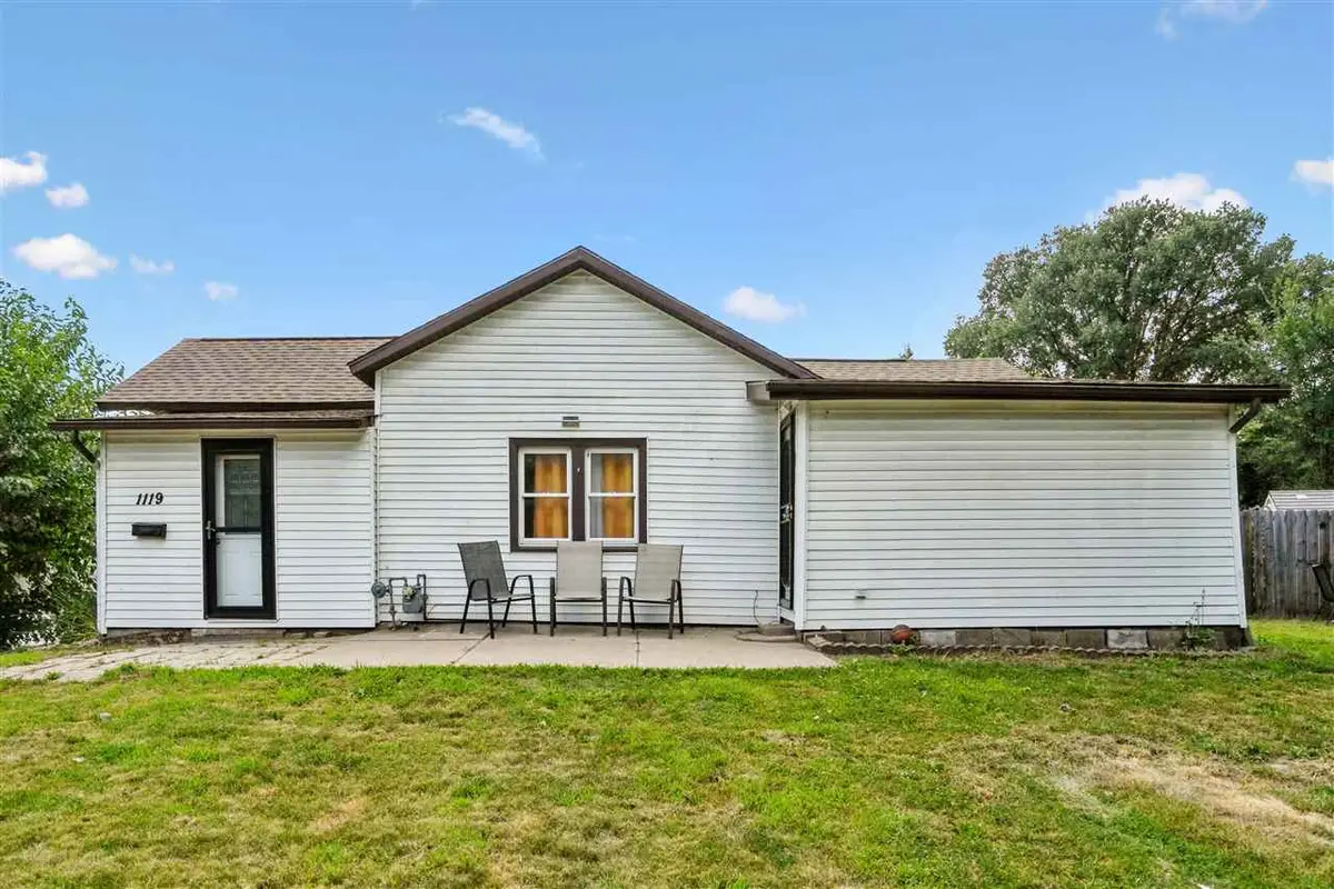 1119 E 10th Street, Muscatine, IA 52761 - #1