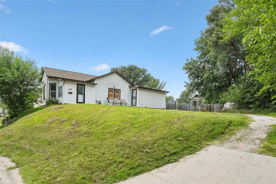 1119 E 10th Street, Muscatine, IA 52761 - #2