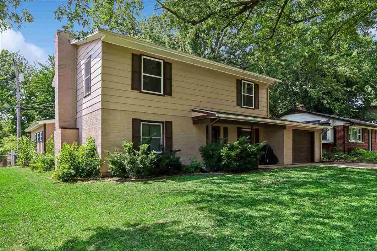 704 14th Ave, Coralville, IA 52241 - #1