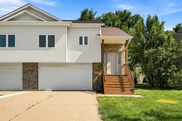 2042 Northland Cir, Coralville, IA 52241