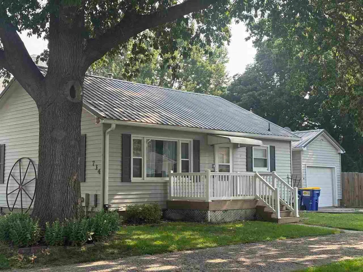 734 S 4th Ave, Washington, IA 52353 - #1