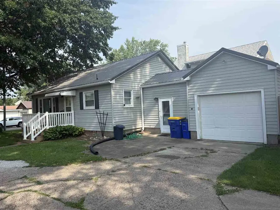734 S 4th Ave, Washington, IA 52353 - #3
