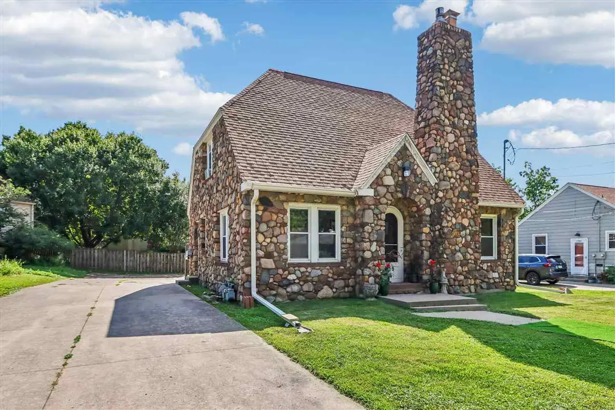 1915 Muscatine Ave, Iowa City, IA 52240 - #1