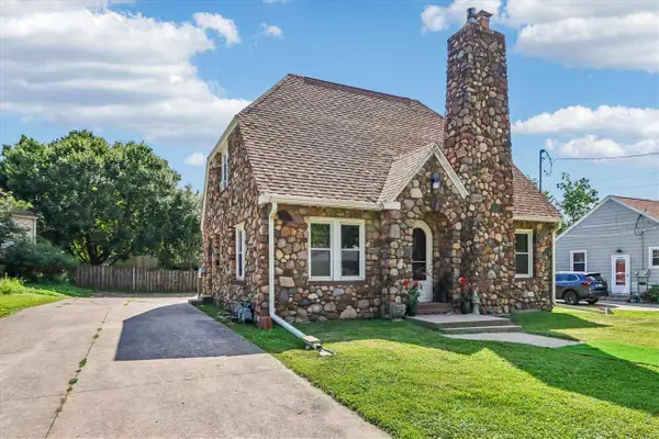 1915 Muscatine Ave, Iowa City, IA 52240