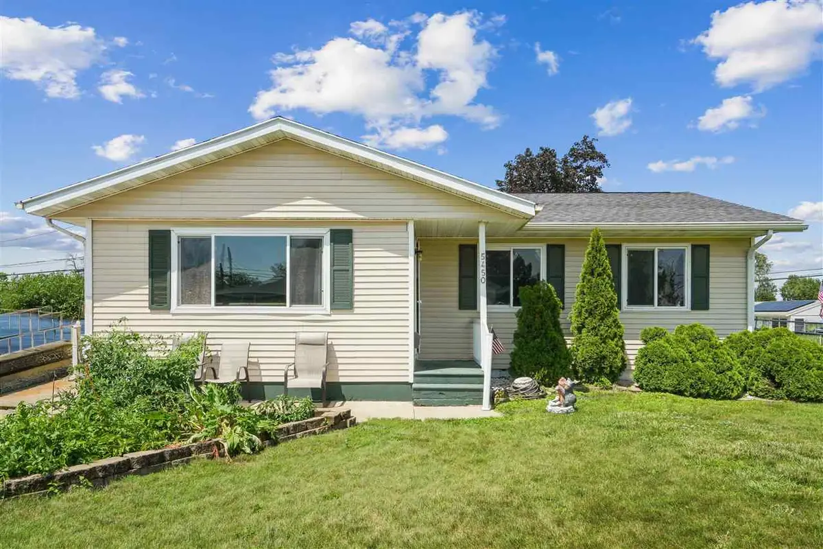 5450 Plainview Dr NW, Cedar Rapids, IA 52405 - #1