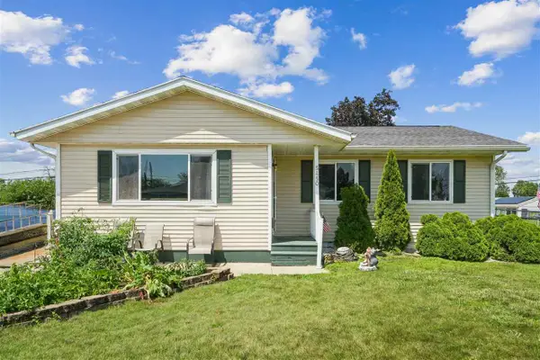 5450 Plainview Dr NW, Cedar Rapids, IA 52405