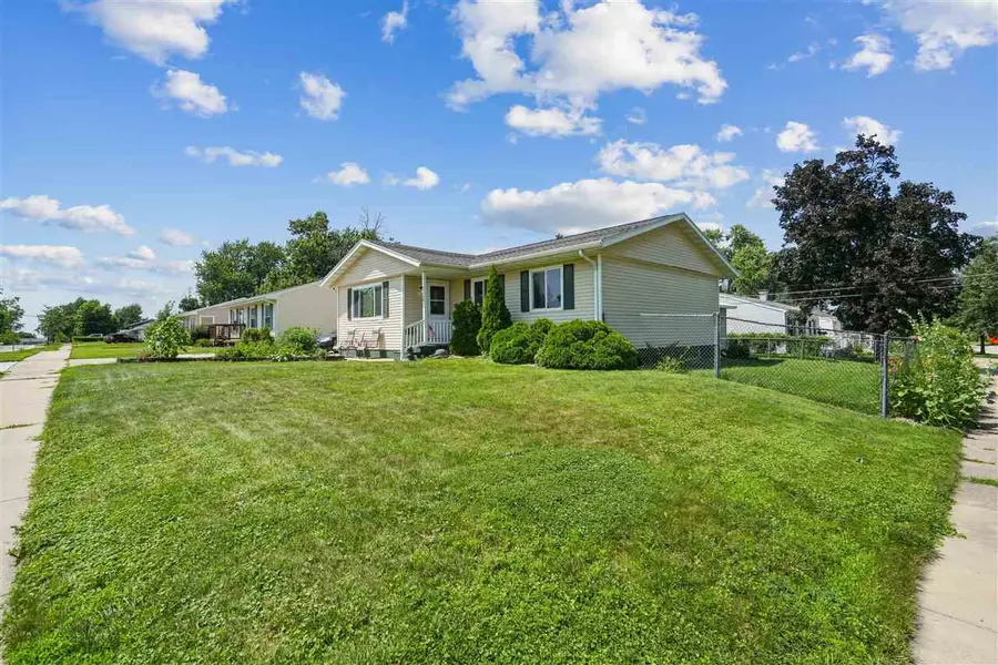 5450 Plainview Dr NW, Cedar Rapids, IA 52405 - #2