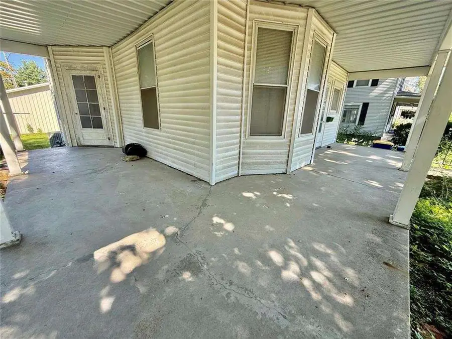 421 S 4th Ave, Washington, IA 52353 - #3