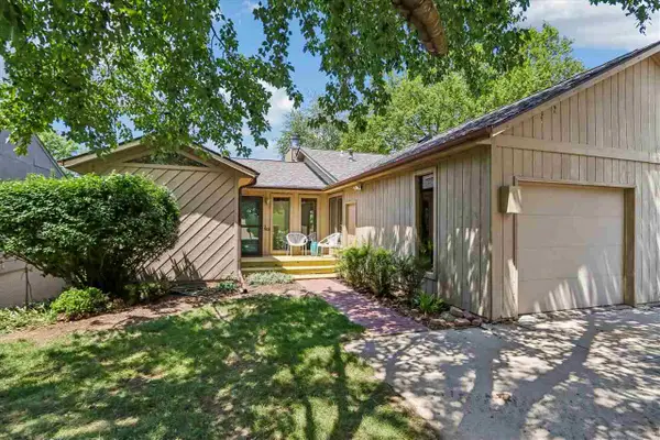 2068 South Ridge Drive, Coralville, IA 52241