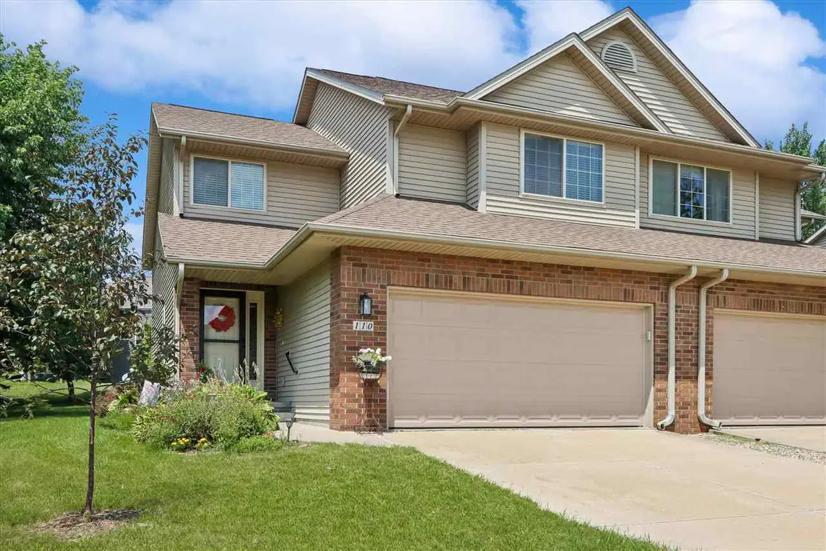 110 E Weston Dr, North Liberty, IA 52317 - #1