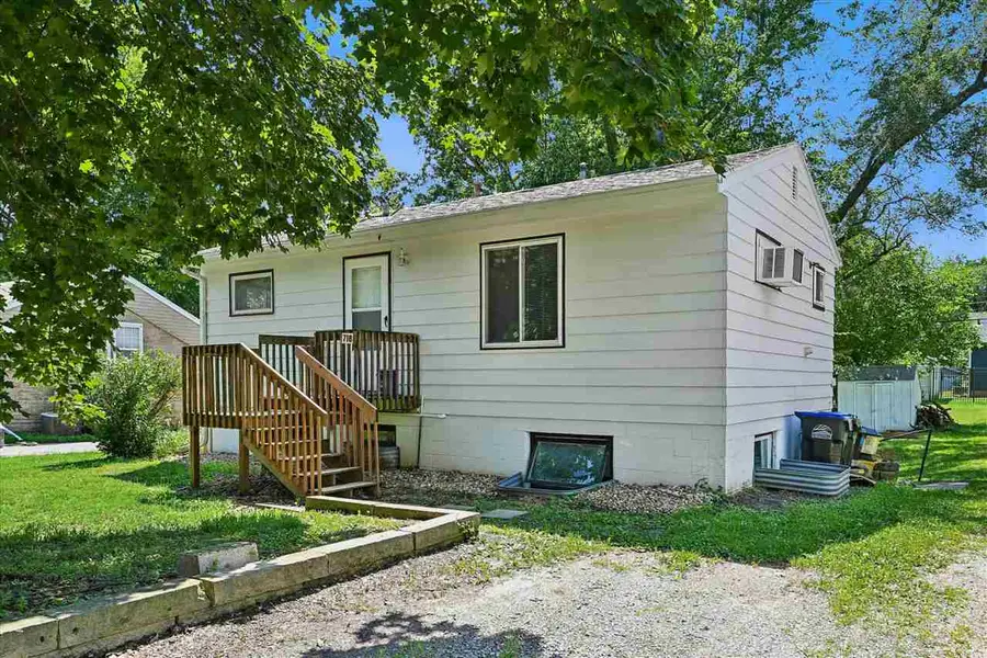 718 7th Avenue, Coralville, IA 52241 - #2