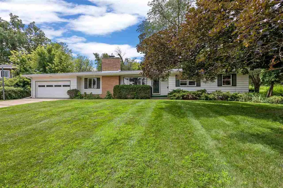 3813 Tomahawk Trail SE, Cedar Rapids, IA 52403 - #2