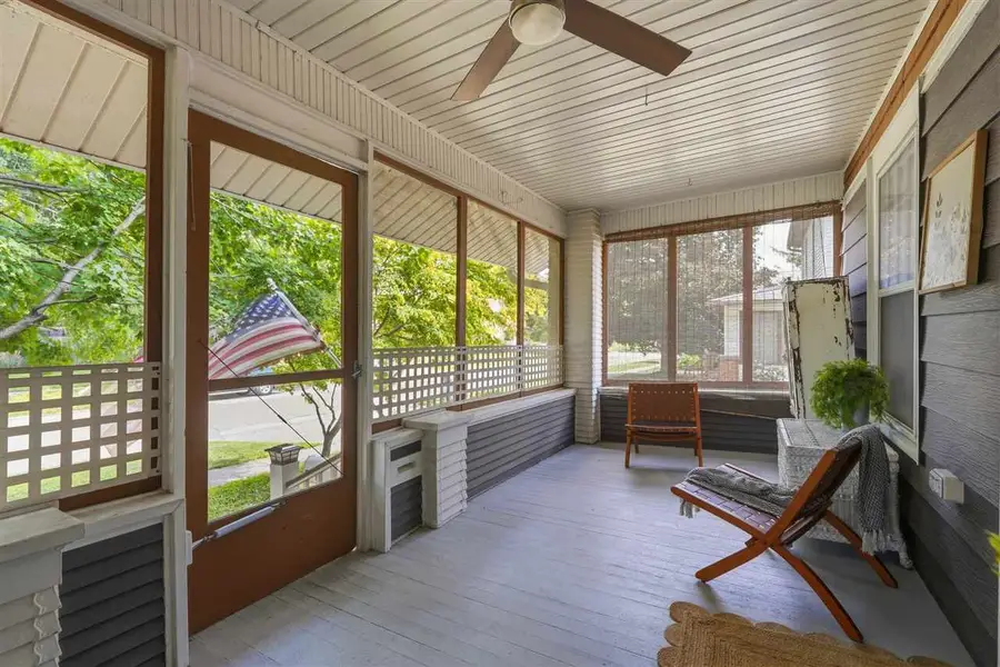 903 E Main St, Washington, IA 52353 - #3