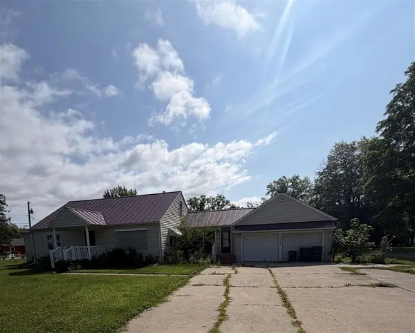 206 Flat Iron Dr, Columbus Junction, IA 52738
