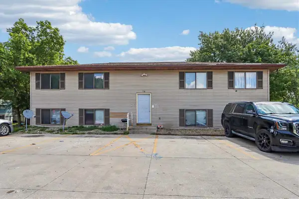 58 Northwood Dr., Hiawatha, IA 52233