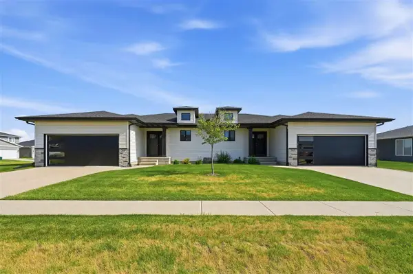 3009 Sherwood Dr, Marion, IA 52302