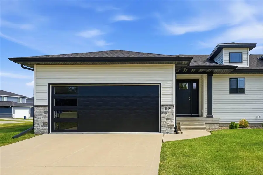 3009 Sherwood Dr, Marion, IA 52302 - #2