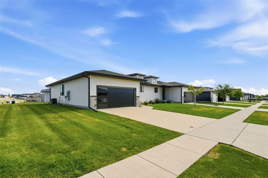 3009 Sherwood Dr, Marion, IA 52302 - #3