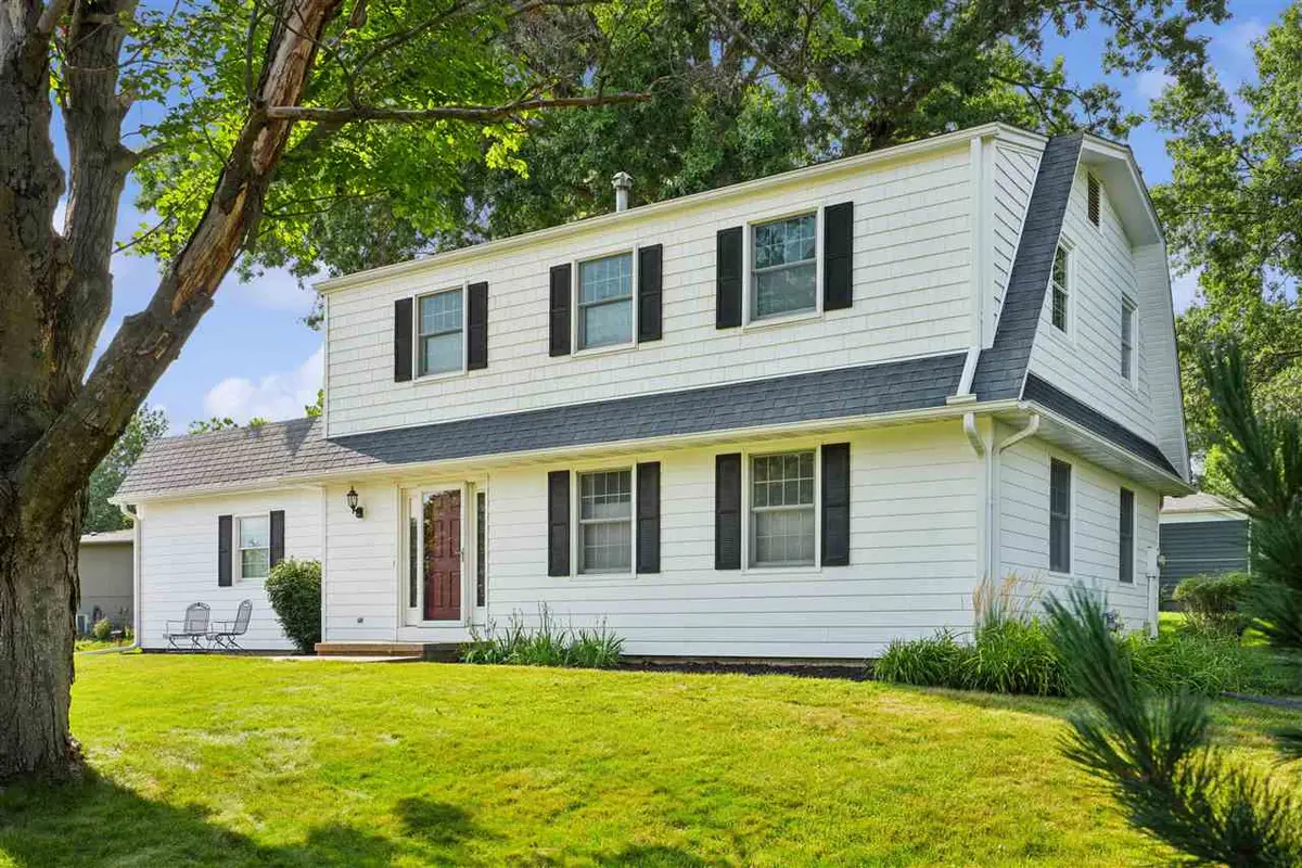 2 Bedford Ct, Iowa City, IA 52240 - #1